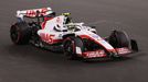 Mick Schumacher v Haasu v kvalifikaci na VC Saúdské Arábie F1 2022