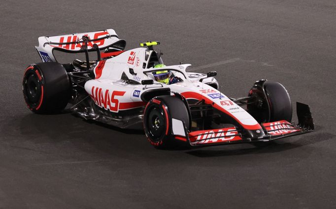 Mick Schumacher v Haasu v kvalifikaci na VC Saúdské Arábie F1 2022