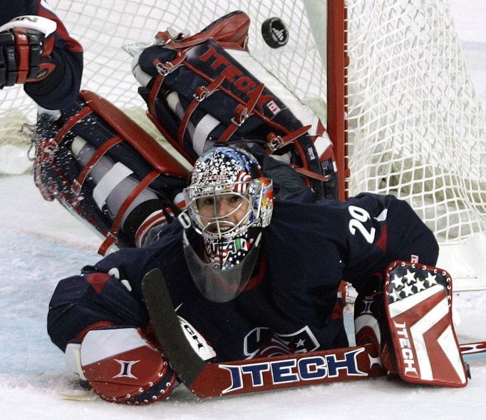 Rick DiPietro v dresu hokejové reprezentace USA.