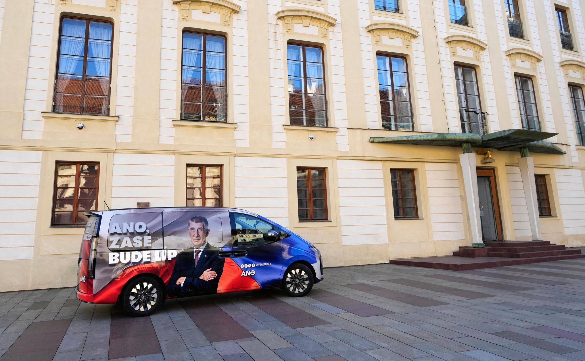 Předsedové zvolených stran navštěvují prezidenta Pavla, volby 20258, jednání, strany, Petr Pavel