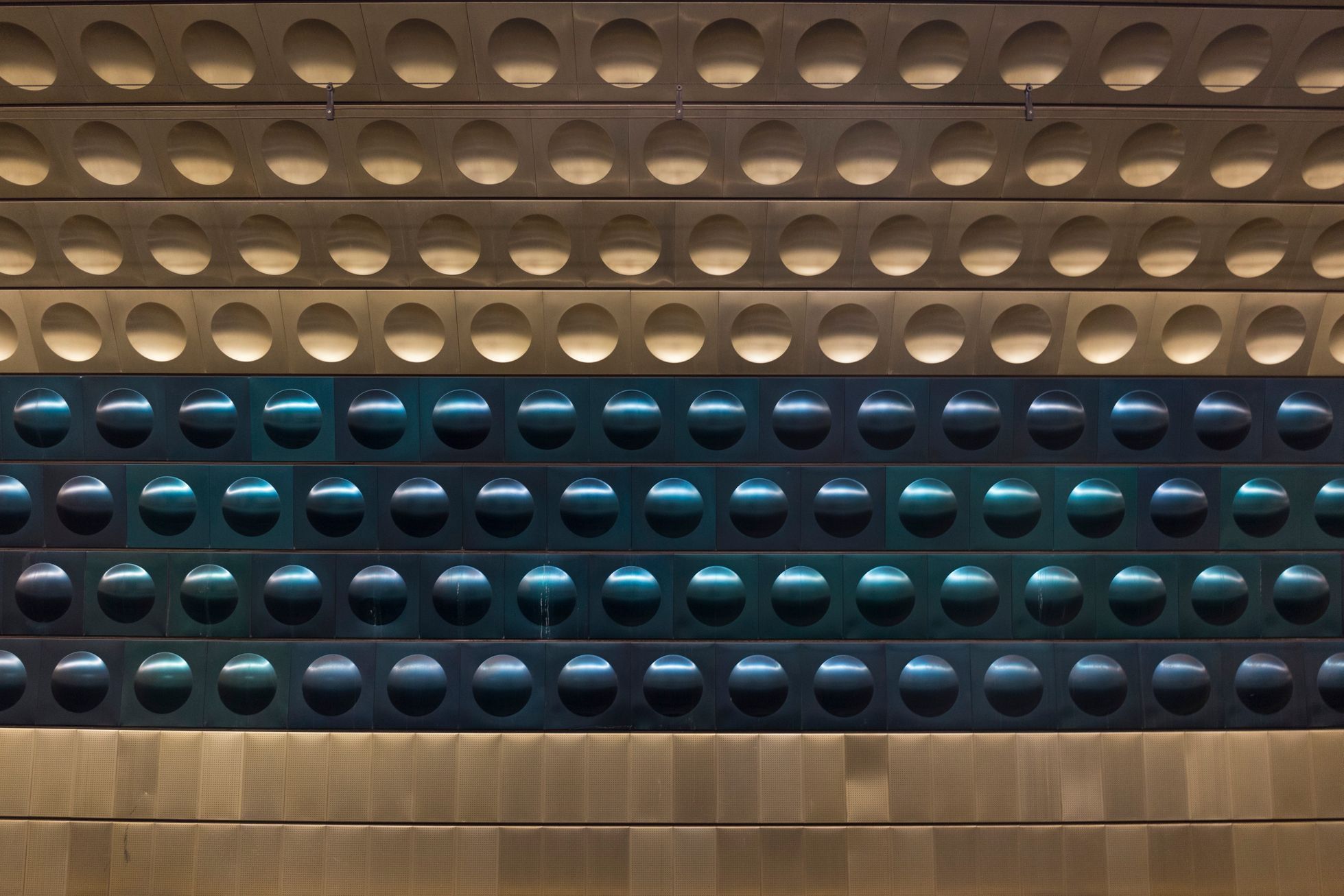 Stanice metra A  - grafické řešení od Otruby a Rathouského