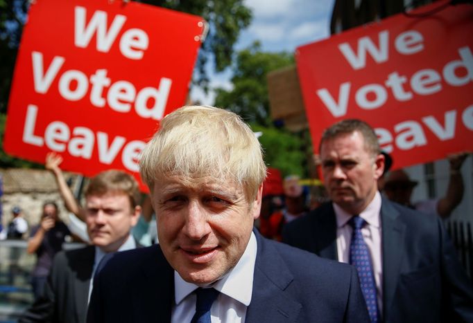 Boris Johnson se zřejmě po Therese Mayové postaví do čela britské vlády a bude vyjednávat s Evropskou unií o podmínkách brexitu.