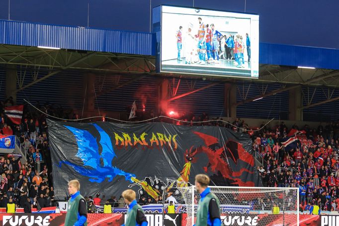 Fanoušci Viktorie v zápase 10. kola Plzeň - Sparta.