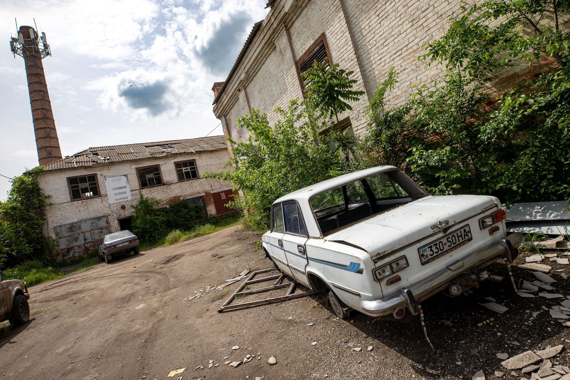 Město Orichiv, Orechov, Ukrajina, fronta, trosky, bunkr, úkryt, civilisté