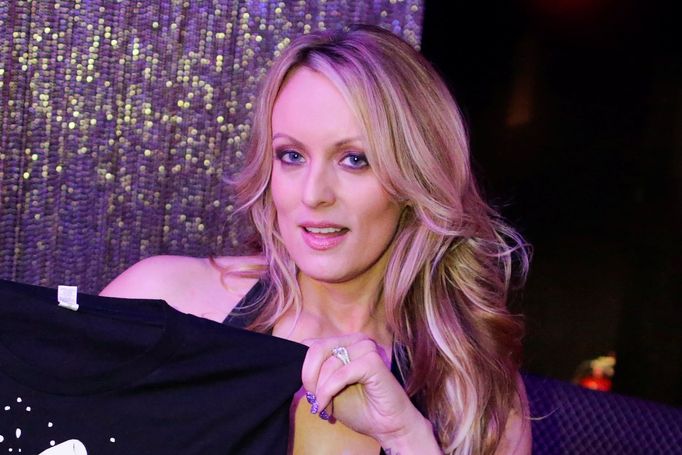 Bývalá pornoherečka Stephanie Cliffordová alias Stormy Daniels.