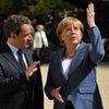 Francouzský prezident Nicolas Sarkozy při vítání německé kancléřky Angely Merkelové