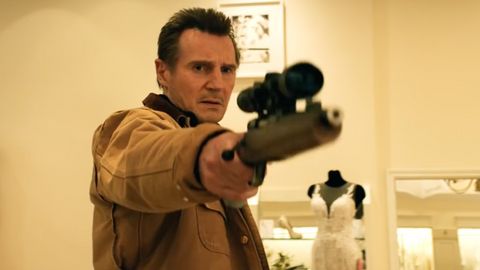 Liam Neeson řídí sněžný pluh a zabíjí. Mrazivá pomsta baví černým humorem