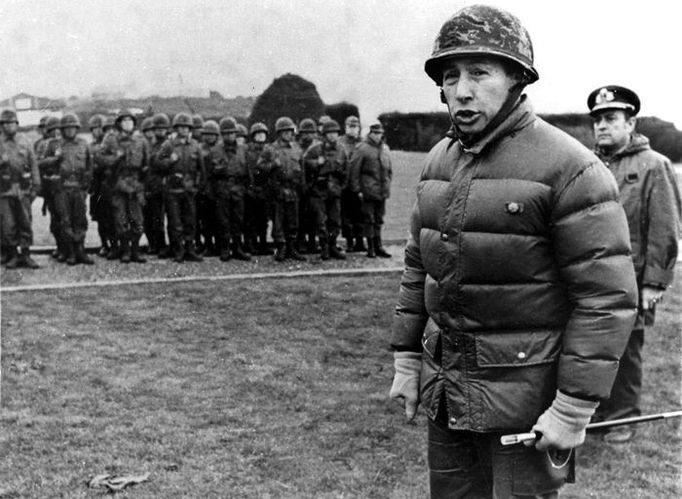 Argentinský generál Mario Benjamin Menendez, který se na 73 dní stal guvernérem ostrovů během války.