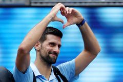 Jsi zrádce, spílají Srbové Djokovičovi. Tenista se přestěhoval i s rodinou do Atén