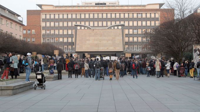 Březnová demonstrace za Činoherní studio v Ústí nad Labem.