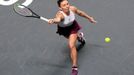 Simona Halepová v zápase s Karolínou Plíškovou na Turnaji mistryň 2019