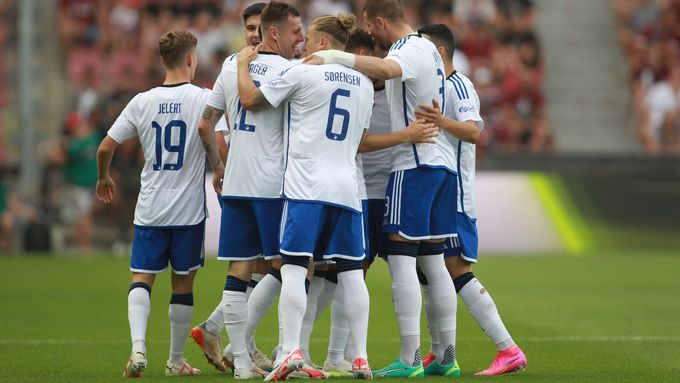 Fotbalisté Kodaně slaví gól v síti Sparty.