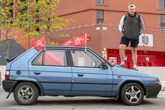 Fanoušek Liverpoolu koupil kvůli finále Ligy mistrů za čtyřicet liber Škodu Favorit