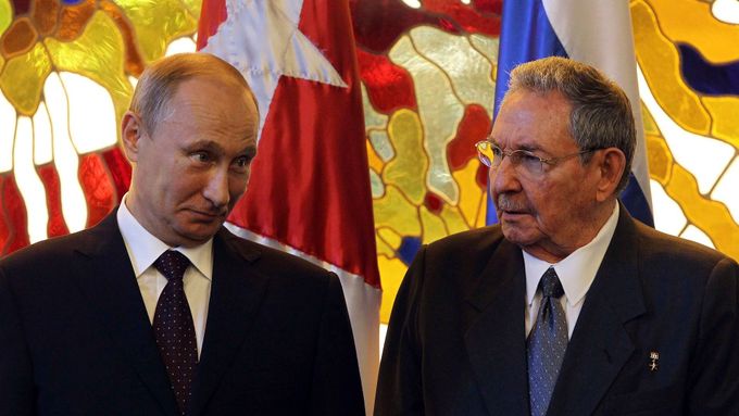 Ruský prezident Vladimir Putin a jeho kubánský protějšek Raúl Castro.
