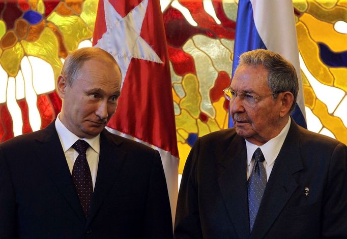 Ruský prezident Vladimir Putin a jeho kubánský protějšek Raúl Castro.