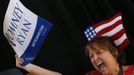 A supporter of U.S. Republican presidential nominee and former Massachusetts Governor Mitt Romney attends a campaign rally in Colorado Springs, Colorado, November 3, 2012. REUTERS/Jim Young (UNITED STATES - Tags: POLITICS ELECTIONS USA PRESIDENTIAL ELECTION) Published: Lis. 3, 2012, 10:29 odp.