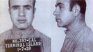 Americký gangster Al Capone, který patřil mezi nechvalně známé vězně Alcatrazu. Nedatovaná fotografie vězně pořízená v Alcatrazu před rokem 1947.