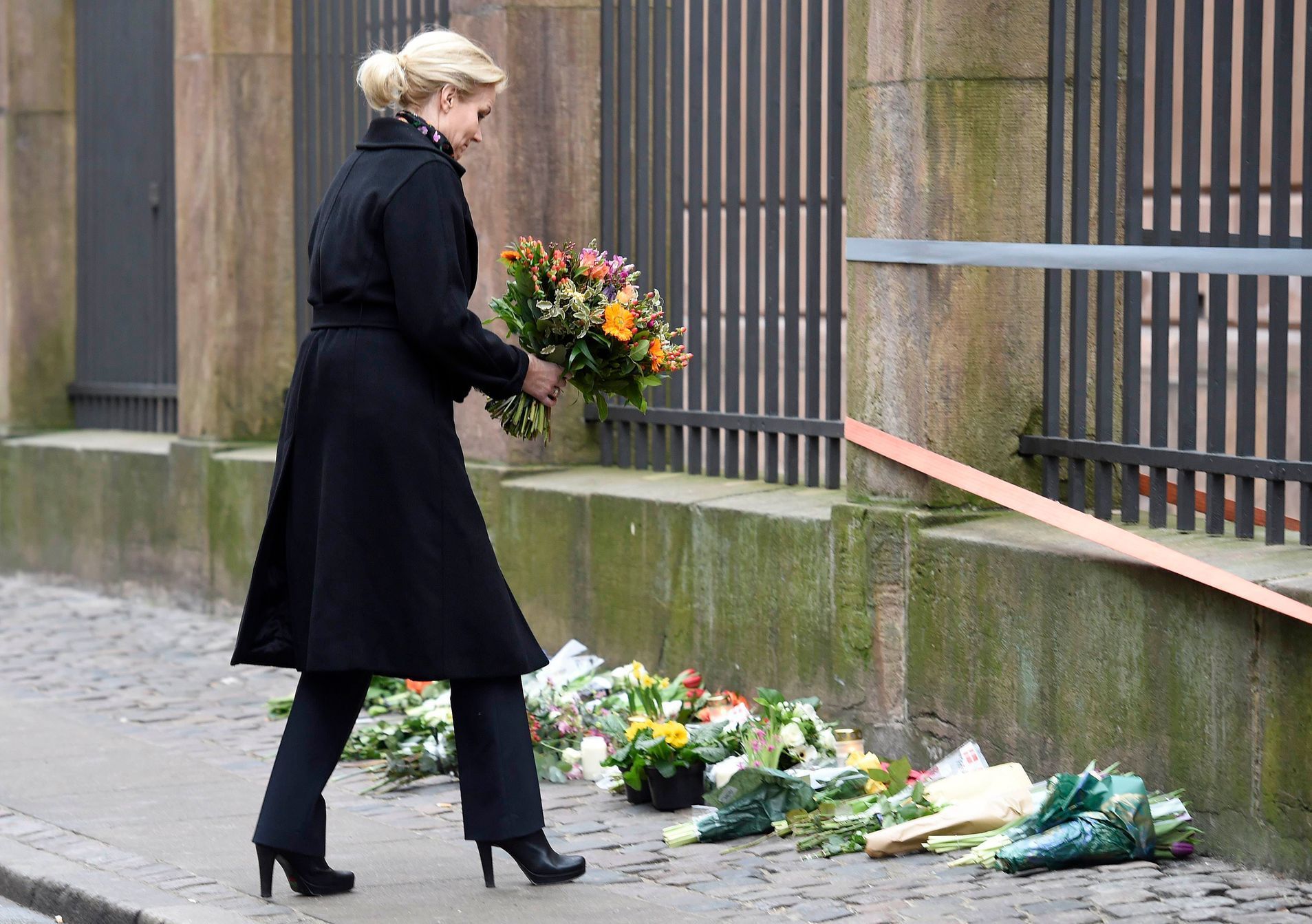 Danish PM Thorning-Schmidt places flowers in front of the synagogue in Krystalgade in Copenhagen