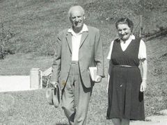 Přemysl Pitter a Olga Fierzová ve Švýcarsku v roce 1969 na fotografii, kterou Moravcovi pořídili při svém pobytu