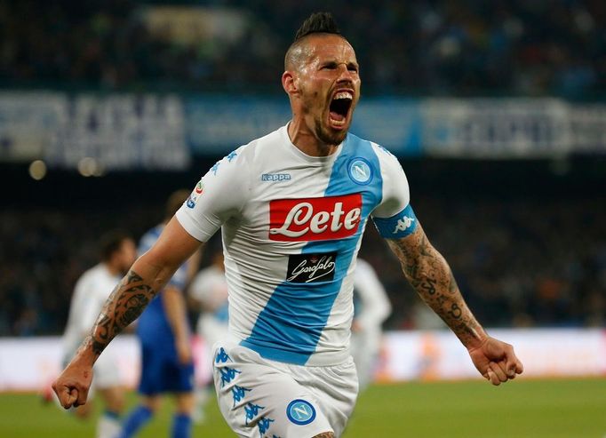 Marek Hamšík z Neapole slaví gól proti Juventusu