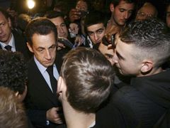 Mám plán pro všechny, kterým se chce vstávat, slíbil Sarkozy v Satrouville.