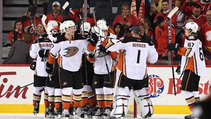 Anaheim Ducks slaví postup do druhého kola play off 2017