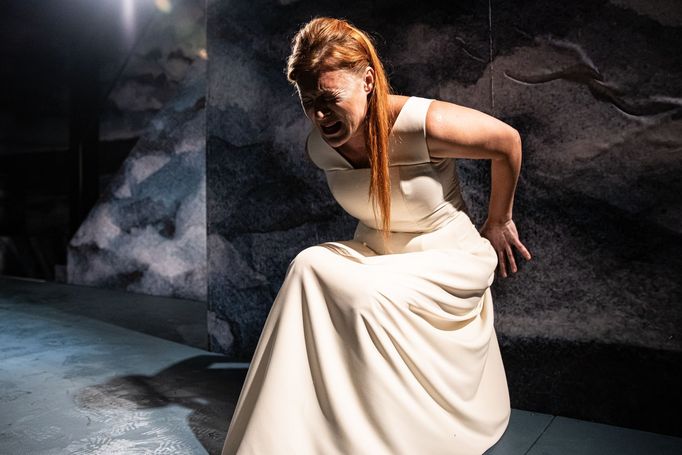 Lenka Krobotová v roli Lady Macbeth.