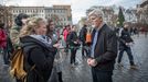 Petr Pavel diskutuje s občany na kampani Petra Pavla na náměstí Míru, Praha, 6.1.2023, foto Honza Mudra