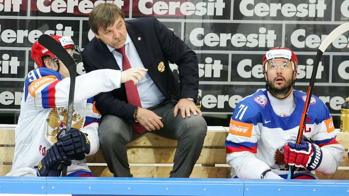 Oleg Znarok na střídačce ruské reprezentace.