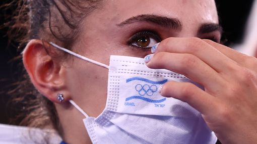 Izraelská moderní gymnastka Linoy Ašramová slaví zlato ve víceboji na OH 2020