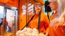 Otevření prvního amerického fastfoodového řetězce Popeyes v Česku, na Václavském náměstí, 3. 11. 2023.