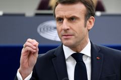 Macron si vysnil suverénní Evropu. Jeho ambice naráží už ve Francii, čekají ho volby