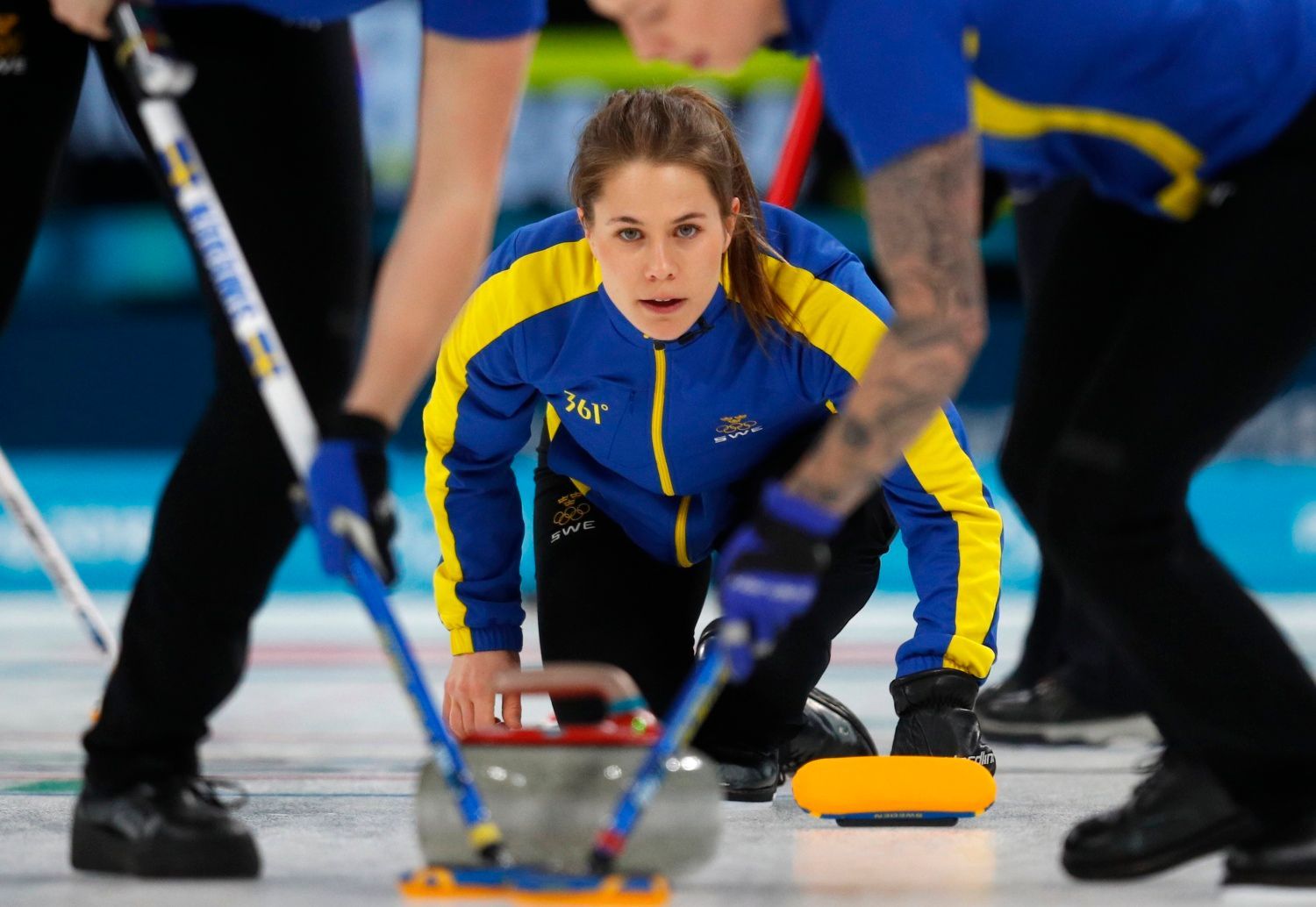 Anna Hasselborgová ze Švédska ve finále ženského curlingu na ZOH 2018