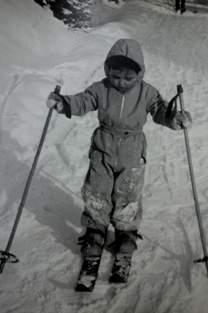 První kroky na lyžích. Krkonoše - Svatý Petr, rok 1953.