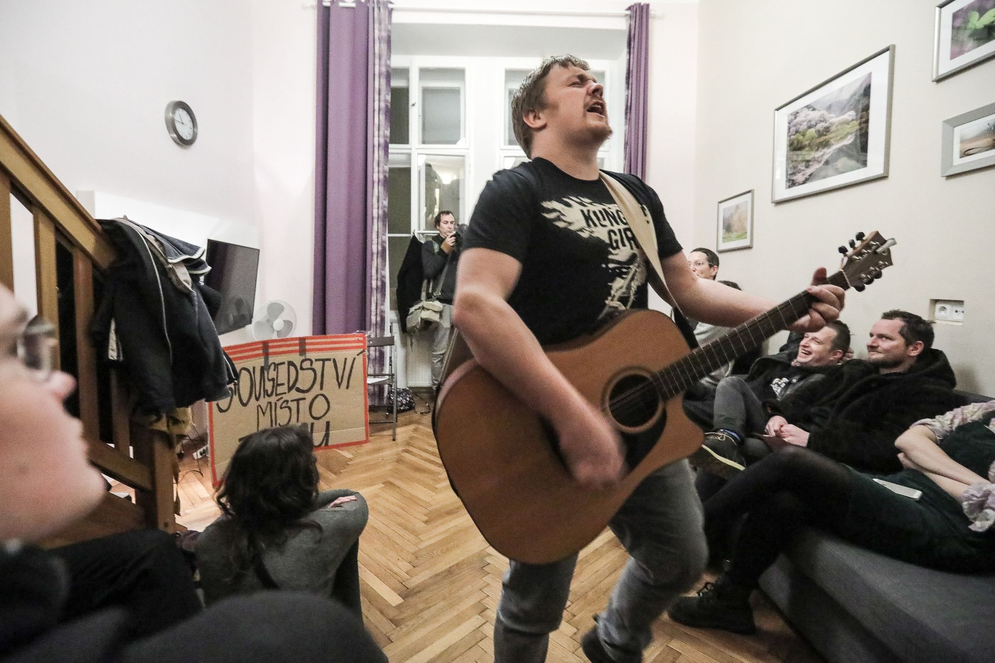 Stop Airbnb - Protest proti Airbnb v bytě v Jindřišské ulici, Praha