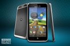 Motorola Atrix HD - s tělem z kevlarových vláken Americká společnost Motorola nezahálí. Nově představila luxusní model Atrix HD vyznačující se 4,5 palcovým displejem s HD rozlišením 1 280 x 720 obrazových bodů a precizně provedeným tělem, jehož součástí jsou na zadní straně kevlarová vlákna. Telefon disponuje přední kamerou s rozlišením 1,3 megapixelů a zadním 8 megapixelovým fotoaparátem. V útrobách se nalézá dvoujádrový procesor běžící s taktem 1,5 GHz. Velikost interní úložné paměti je 8 GB z možností rozšíření pomocí paměťových karet micro SD. Kapacita akumulátoru je 1 780 mAh. Rozměry telefonu jsou 133,5 x 69,9 x 8,4 milimetrů. Hmotnost 140 gramů. Telefon běží na operačním systému Android.