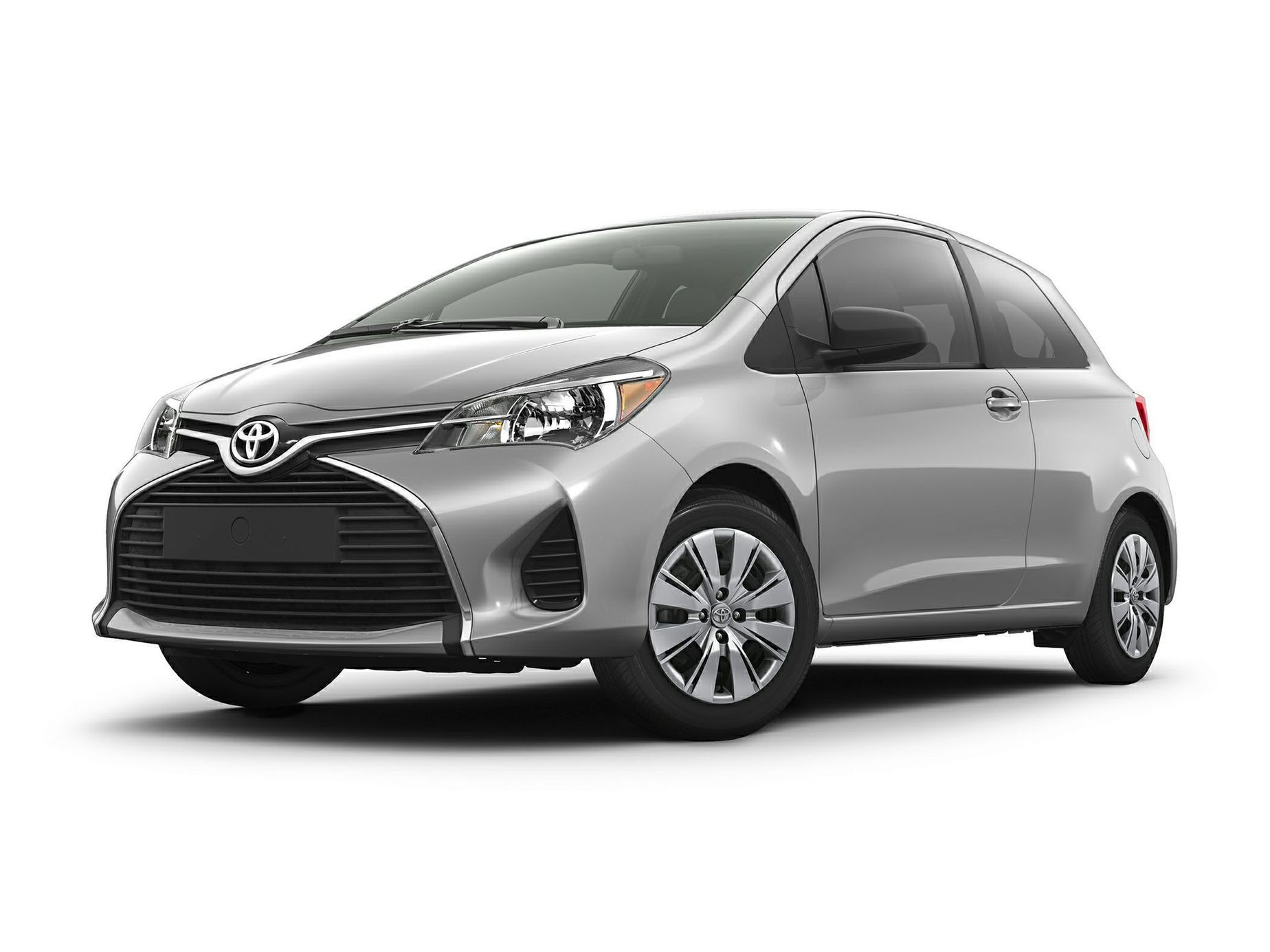 Toyota Yaris Hybrid белая