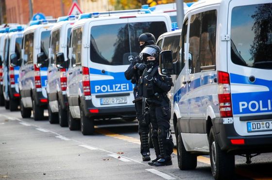Akce v Berlíně se účastnilo asi 1640 policistů z několika spolkových zemí.