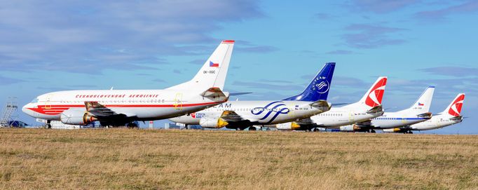 Letadlo ČSA Boeing 737-500. Nedatováno (cca po roce 2000). Fotografie z historie ČSA, které v říjnu 2023 oslavily výročí 100 let své existence.