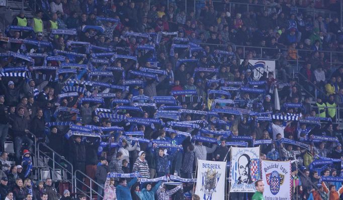 Fotbaloví fanoušci Olomouce v utkání proti Jablonci v Gambrinus lize 2012/13.