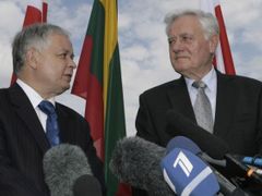 Litevský prezident Valdas Adamkus (vpravo) na schůzce se svým polským protějškem Lechem Kaczyńským.