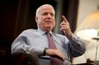 McCain o Sýrii: Měli bychom se připravit na zásah