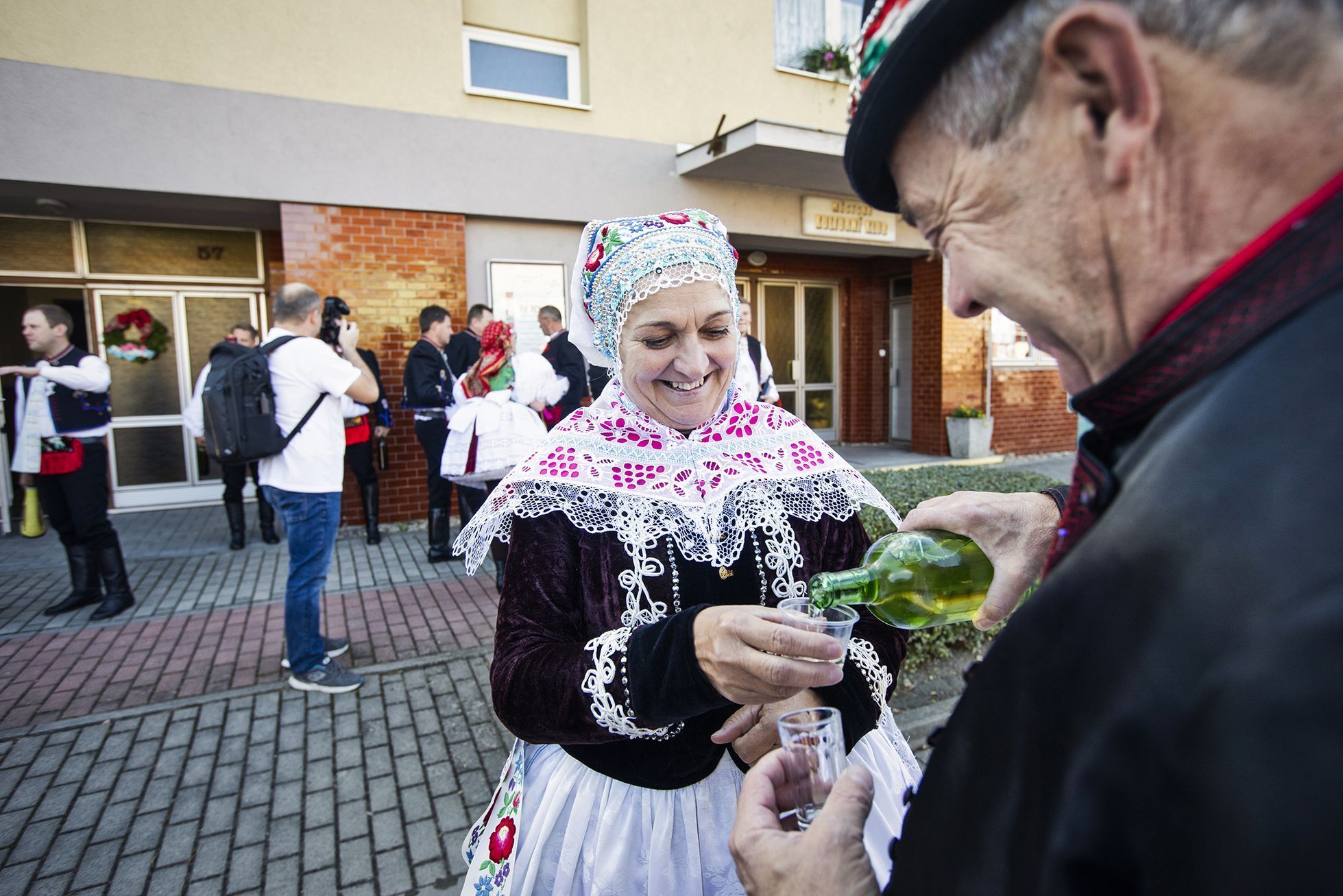 Fotogalerie / Kouzlo folklóru. Podívejte se, jak o víkendu vypadaly krojované Vracovské hody