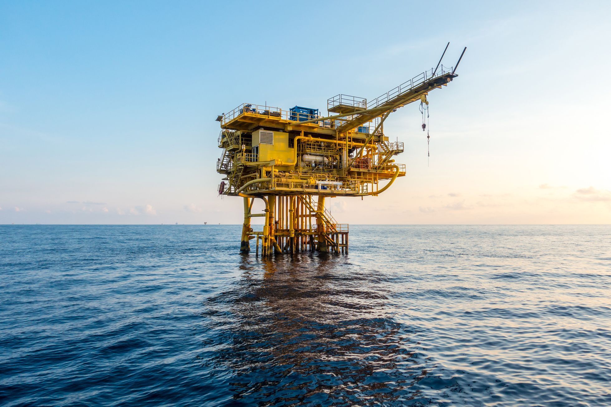 Ilustrační fotografie, ropná plošina na moři, ropa, těžba ropy, 2017