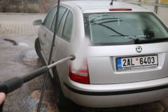 Podvodní prodejci ojetých aut fingují jejich německý původ, prvního majitele i servisní knížku
