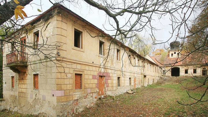 Foto: Spása na obzoru. Upadající usedlost Cibulka v Praze změnila majitele; Zdroj foto: JIŘÍ KOŤÁTKO / MAFRA / Profimedia
