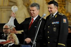Policistou roku se stal šéf pražského oddělení proti drogám Badin. U policie už je 33 let