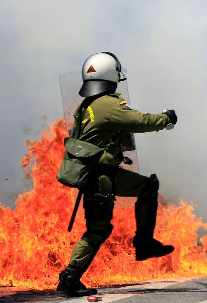 Demonstrace v Athénách - střety s těžkooděnci