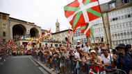 Baskové, považovaní za poslední původní praobyvatele Pyrenejského poloostrova, jsou hrdým národem s velkou vášní pro cyklistiku. Bylo jasné, že start Tour zde bude hodně živý. Baskických vlajek se zeleným ondřejským křížem bylo k vidění nespočet. Španělskou byste hledali jen těžko.