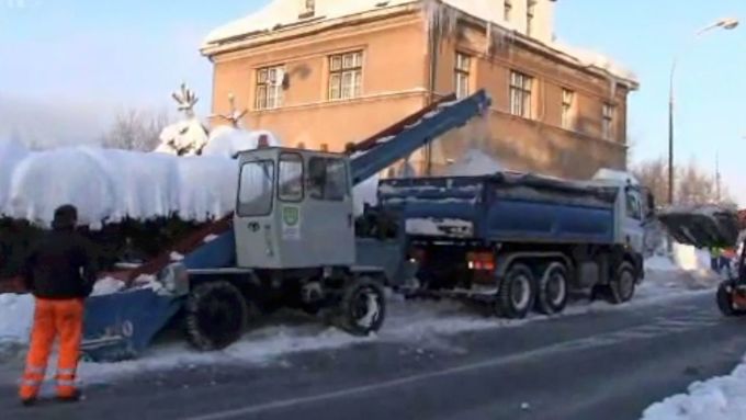 S úklidem sněhu v Jablonci pomáhají Stalinovy ruce